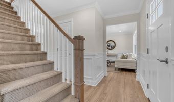 8 Imperia Pl, Aberdeen, NJ 07747
