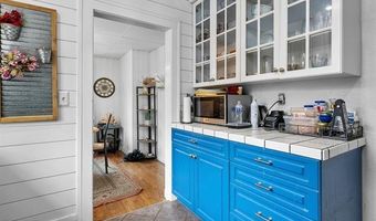 8911 Manor Ave, Allen Park, MI 48101