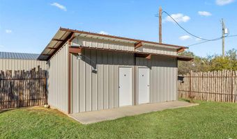 305 N SYCAMORE St, Archer City, TX 76351