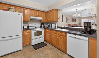 24 Manorwood Dr 24, Branford, CT 06405