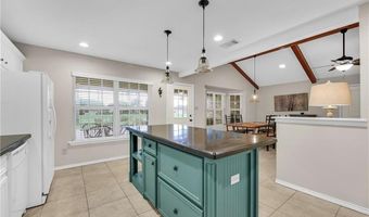 912 Palm Dr, Alamo, TX 78516