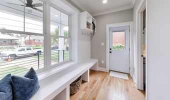 6410 WINNEPEG Rd, Bethesda, MD 20817