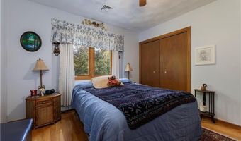 8 Robin Dr, North Kingstown, RI 02852