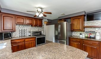 7 Oakcrest Dr, North Providence, RI 02904