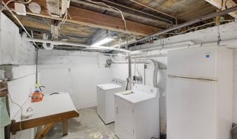 8 Pine Ln, Coventry, RI 02816