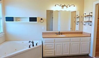 68 Country Hl, Ardmore, OK 73401