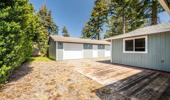 1135 1ST St NE, Bandon, OR 97411