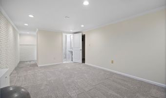 621 Van Oaks Dr, Amherst, OH 44001