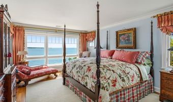 737 Boston Neck Rd, Narragansett, RI 02882