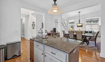 29 Mulberry Dr, Albany, NY 12205