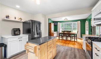 96 Dexter Rd, Scituate, RI 02857