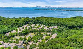 55 Sydney Ct, Atlantic Highlands, NJ 07716