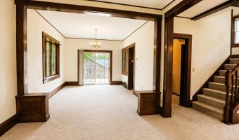 1009 S Kline St, Aberdeen, SD 57401