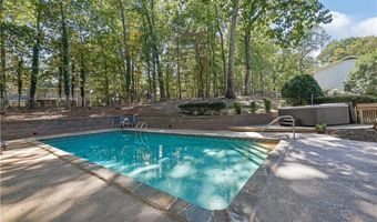 835 Lakeshore Dr NW, Berkeley Lake, GA 30096