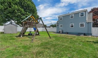 35 Pleasant View Dr, North Providence, RI 02904