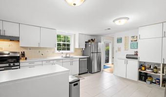 5801 DEVONSHIRE Dr, Bethesda, MD 20816