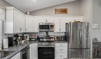 40 Knoll Crest Dr, Bangor, ME 04401