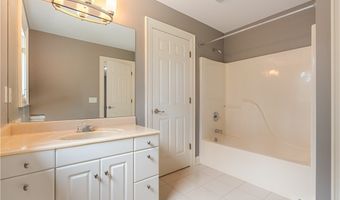 438 Club Dr, Aurora, OH 44202