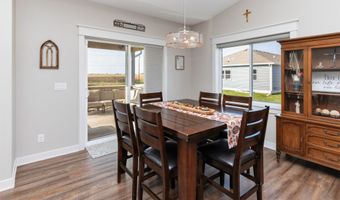 916 35th St SW, Altoona, IA 50009