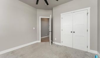 1625 W Burton Dr, Brandon, SD 57005