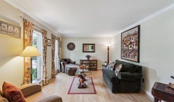 278 Oakleigh Woods Dr, Ballwin, MO 63011