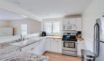 40 Holland St, Newport, RI 02840