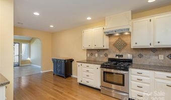 530 Crowfields Ln, Asheville, NC 28803