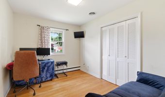 11 James Dr, Albany, NY 12211