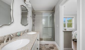 36 Wanda St, Narragansett, RI 02882