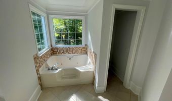 240 Risen Star Ln, Alpharetta, GA 30005