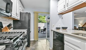 18 Caddy Rock Rd C, North Kingstown, RI 02852