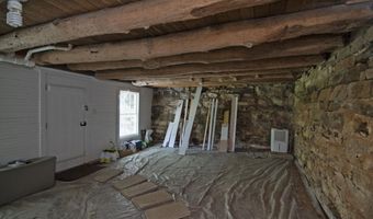 90 Taylor Ln, Alderson, WV 24910