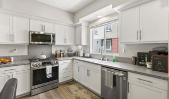 225 Royal Gln Unit #410, Escondido, CA 92025