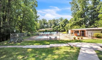 4939 AMERICANA Dr 106, Annandale, VA 22003