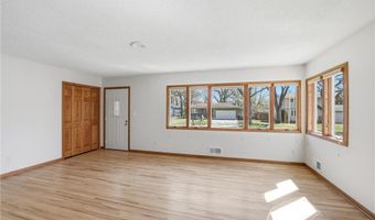 819 9th Ave, Anoka, MN 55303