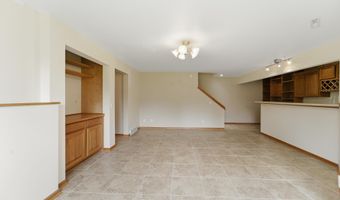 2402 Suncrest Dr, Ames, IA 50014