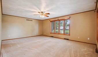 1108 2nd St SW, Dyersville, IA 52040