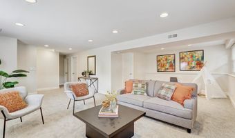 223 W Tanglewood Dr, Arlington Heights, IL 60004