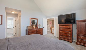 565 Walnut Ridge Trl, Aurora, OH 44202