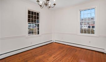 14 Elm St, Newport, RI 02840