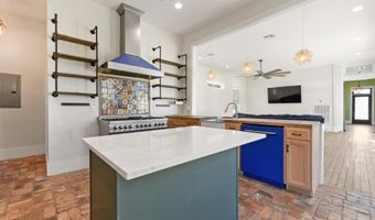 206 Main St, Bay St. Louis, MS 39520