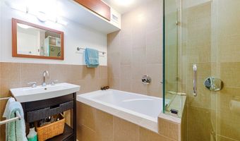 2979 Kalakaua Ave 205, Honolulu, HI 96815