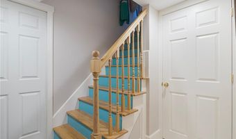 1 Adelaide Ave, Bristol, RI 02809