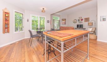 609 Ridgewood Ct, Ann Arbor, MI 48103
