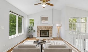 2692 S Embers Ln, Arlington Heights, IL 60005