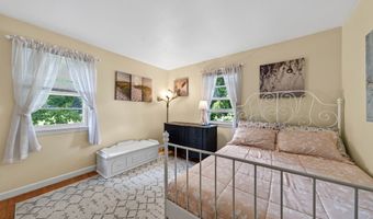 16 Driscoll Rd, Branford, CT 06405