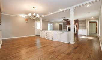 521 W CROSS St, Benton, AR 72015