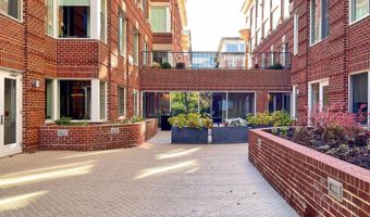 635 SLATERS Ln G-01, Alexandria, VA 22314