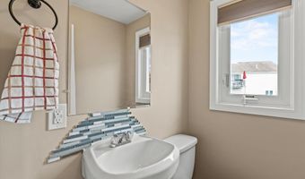 27 Country Hill Rd, Nashua, NH 03063