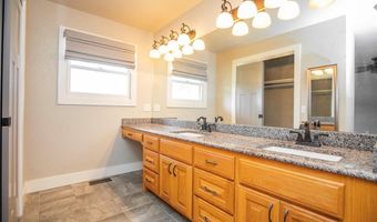1904 Mayflower Rd, Bentonville, AR 72713